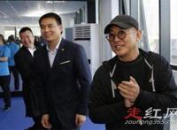 李连杰已故是真的吗 得了什么病苍老像80岁