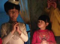 田雨橙张悦轩接吻图片 小孩子青梅竹马很多事情未来不好说