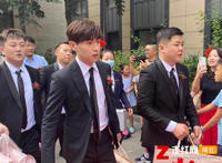 邓伦伴郎专业户什么梗，邓伦当了多少次伴郎