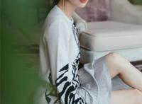 黄圣依和周星驰事件怎么回事 拜师现场下跪求本山收徒