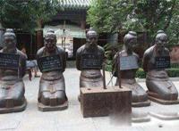 岳飞墓前跪5个人是谁 罗汝辑是何许人也
