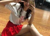 美娜掀球衣了 是太激动了还是给粉丝放福利