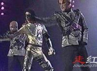 迈克杰克逊伴舞的是不是徐锦江 cos雷神的造型太逗了