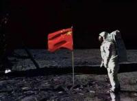 杨利伟哪一年登录了 第一次几几年上太空登月