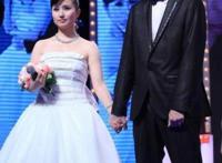 伏玟晓离了几次婚 和薛斌离婚后现任老公是谁