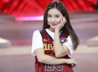 美娜掀球衣回放 露底裤照片全网疯传身材太好了