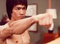 李小龙一秒能打多少拳 闪电般出拳的速度和毁灭性的力量