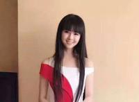 小彩旗走先光视频 腿部基本功看着就很厉害
