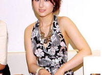 何超云真的是利智生的吗 利智和何超云照片对比长得好像