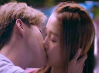 鹿晗和关晓彤结婚了吗 两人怎么认识在一起的