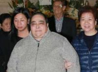 赌王大房何超雄为什么变成这样？身价数十亿56岁单身未嫁