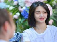 郑爽为工作人员发声说了什么 郑爽卖二手引发争议原因是什么