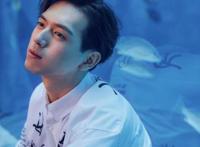 李现被鱼亲吻什么情况微博晒照 李现图片最新消息曝光