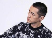 胡歌剪寸头图片原因曝光引热议 胡歌电影宣传新造型亮相获赞