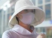 赵丽颖产后现身包裹严实 赵丽颖生子后身材依然纤细即将复出