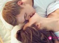 男生接吻时伸舌头代表了什么