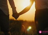 男朋友一直亲我的小兔子