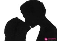 男生吻你脖子说明什么