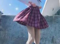 女生裙子里面穿的是啥