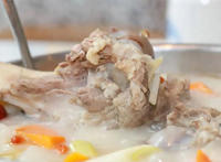 骨头汤是汤有营养还是肉有营养 骨头汤吃肉好还是喝汤好