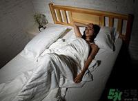 夏天睡不着怎么办？夏天天热睡不着怎么回事