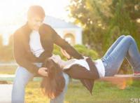 男生总说女生傻是什么意思 男的说女的傻的心理