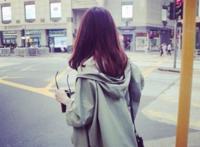 我一开始反抗后来舒服 老公睡觉非的把手放里面