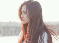 体育老师让女生做深蹲给他看 班长哭着说不要了