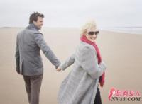 年轻的小姨子的裸身诱惑 我与她疯狂一夜