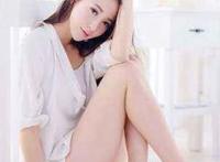 宝贝趴下去腿张开，床上都是殷红的血迹！