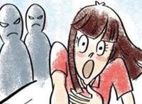 裸身吹头发现男子，浴室暗藏摄像头偷窥