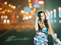 别让我一个人醉，在这想你的冷雨夜！