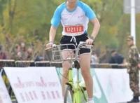 成都半马女子骑车,网友纷纷怒不可遏