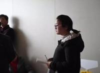行李箱砸断老人腿，贫困女大学生负债累累