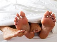 爸爸使劲插插到子宫，让我兴奋不已！