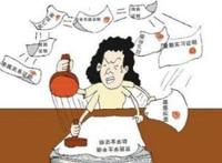 男子找不到工作踹母亲，称母亲教育不得当造成