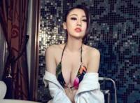 在公车上被轮流进入，有人在抚摸我的被轮！