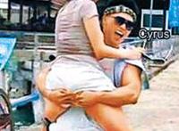 坐不下去嗯啊师傅，我和老师在厕所里做爱！