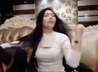 两女互玩bb口述故事，我飞去她的城市对她表白!