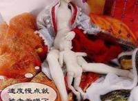 一人吸我一个的奶，捏的我好舒服！