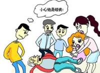 扶倒地者遭诬陷，民警还好心人一个公道