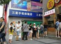 网红饼店雇人排队，花钱买人气的套路