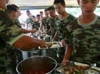 抗洪官兵伙食曝光，同时提供200人热食