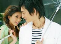雨中的恋人们,雨中漫步有诗意!