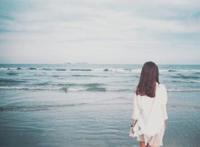 有一天也许会走远也许还能再相见，分手了就不要再怀念！