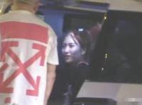 陈羽凡新恋情曝光，两人牵手一同走出KTV