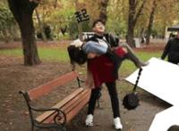 小伙公主抱女友手骨折，女友体重比自己重