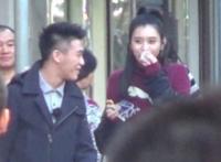 网友偶遇何猷君奚梦瑶，两人互动看起来十分和谐有爱