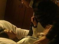 床上接吻视频脱了衣服强吻 性感人妻被男子强奸蹂躏