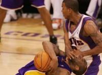 NBA十大恶意犯规排行榜，姚明恩师汤帅被重拳爆头